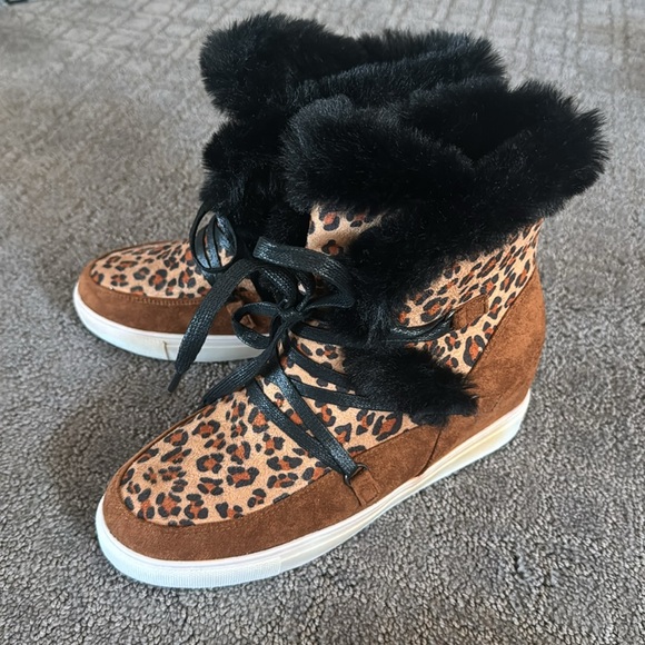 Leopard Snow Boots/Sneakers - Picture 4 of 7